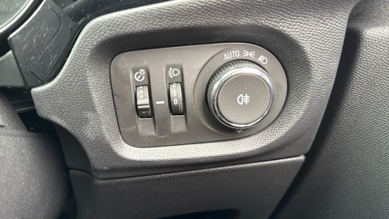 Vauxhall Corsa 100kW Design 50kWh 5dr Auto Electric Hatchback